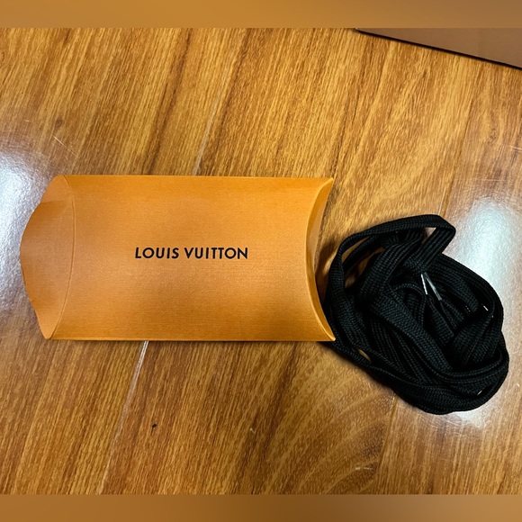Louis Vuitton Luxembourg Sneaker - Picture 6 of 6
